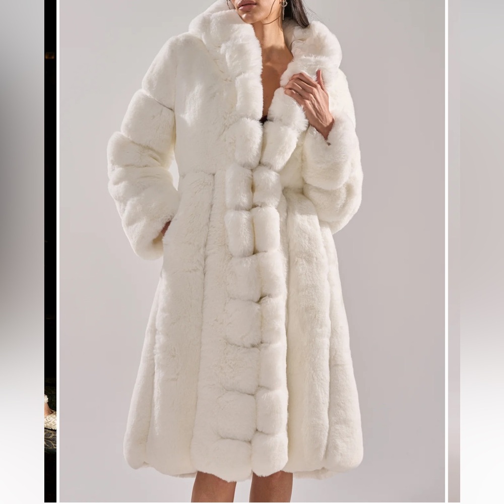 AKIRA Berlin Hooded Faux Fur Luxurious Coat - Picture 1 of 8